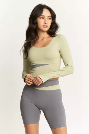 wholesale clothing activewear set cropped sports bra waisted shorts davi & dani