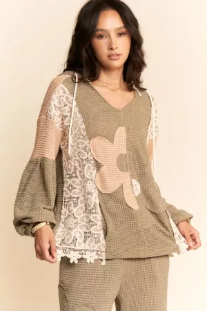 wholesale clothing hoodie oversized knnit top with flower patch davi & dani